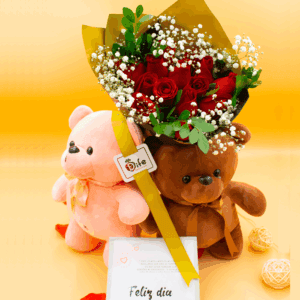 pareja de oso con ramo de rosas